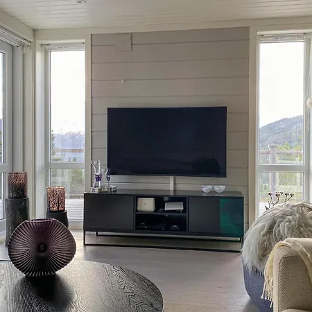 Awesome In With House A Mountain View Casa de Férias Stryn